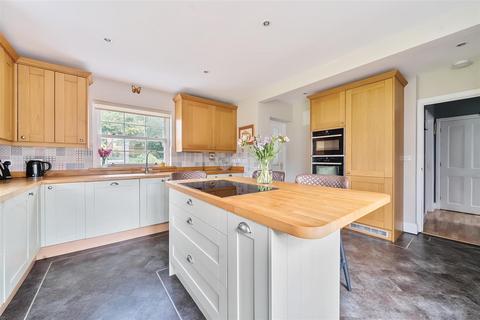 4 bedroom bungalow for sale, High Street, Southampton SO31
