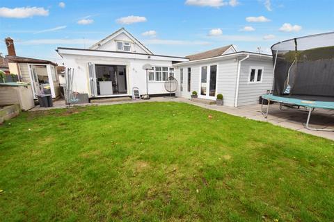 4 bedroom chalet for sale, Weel Road, Canvey Island SS8