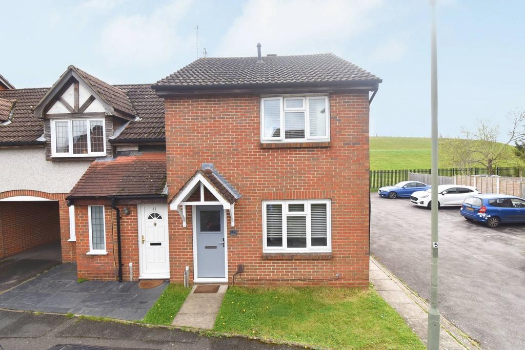 Shaw Drive, WaltononThames, KT12 3 bed end of terrace house for sale