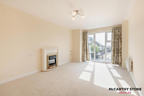 1 bedroom apartment for sale, Farringford Court, Avenue Road, Lymington, Hampshire, SO41 9PA