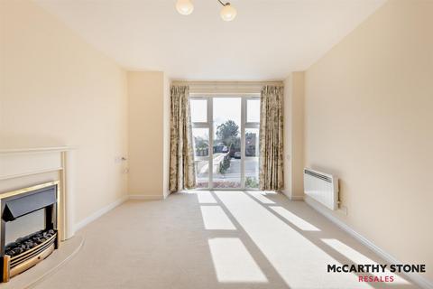 1 bedroom apartment for sale, Farringford Court, Avenue Road, Lymington, Hampshire, SO41 9PA