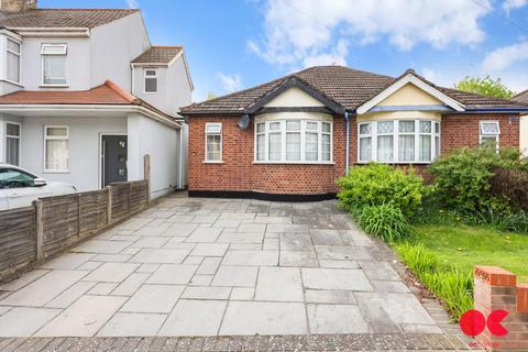 2 bedroom semi-detached bungalow to rent, Northumberland Avenue, Hornchurch RM11