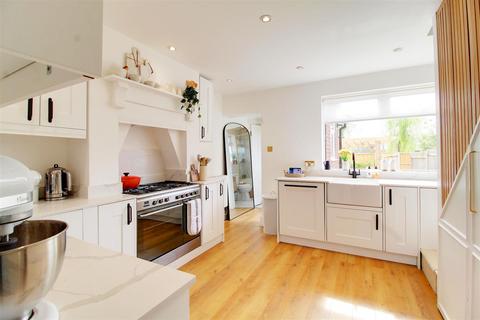 69 High Street, Colney Heath, St Albans, AL4 0NS