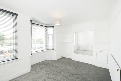 1 bedroom property to rent, Springfield Road, North Chingford E4