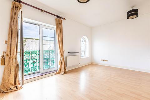 2 bedroom apartment to rent, The Strand, Brighton