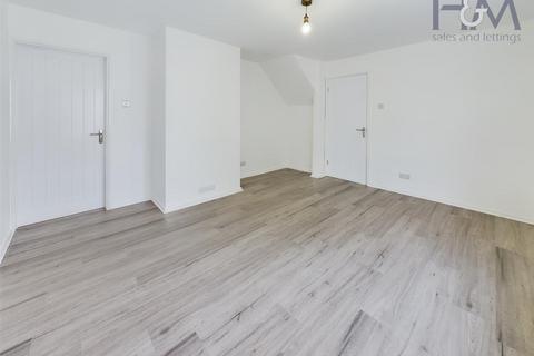 3 bedroom end of terrace house to rent, Newton Road, Stevenage