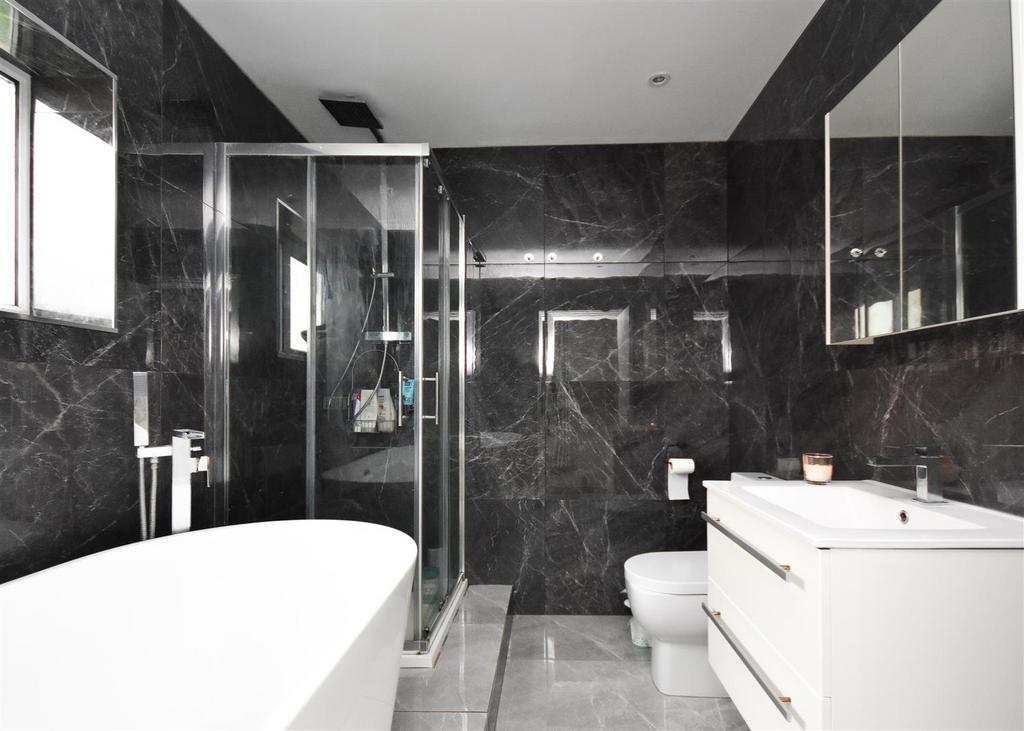 3 Greenfields Road - Bathroom.jpg
