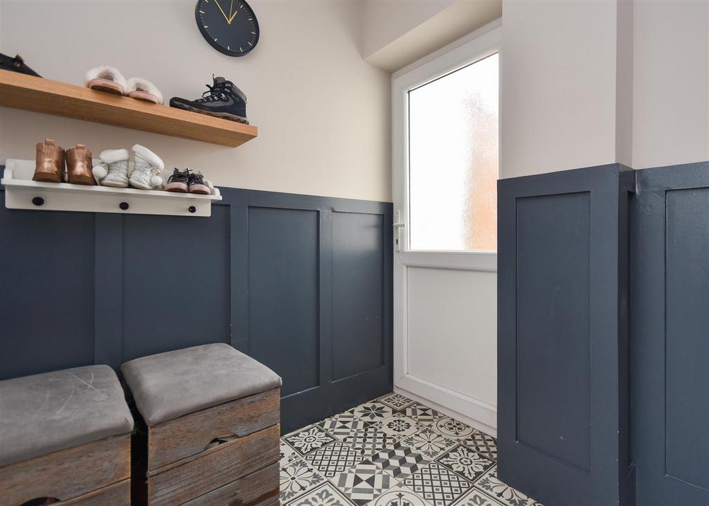 3 Greenfields Road - Entrance Hallway.jpg