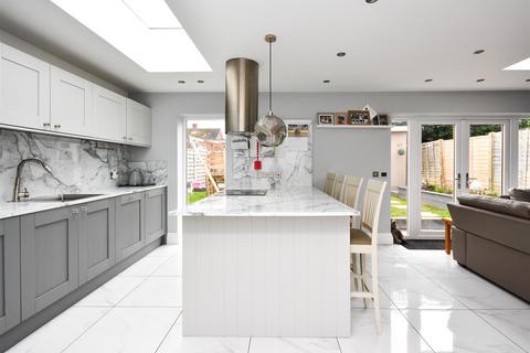 3 Greenfields Road, Wombourne, Wolverhampton, WV5 0HP