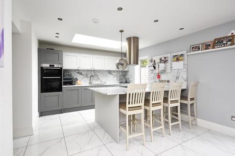 3 Greenfields Road, Wombourne, Wolverhampton, WV5 0HP
