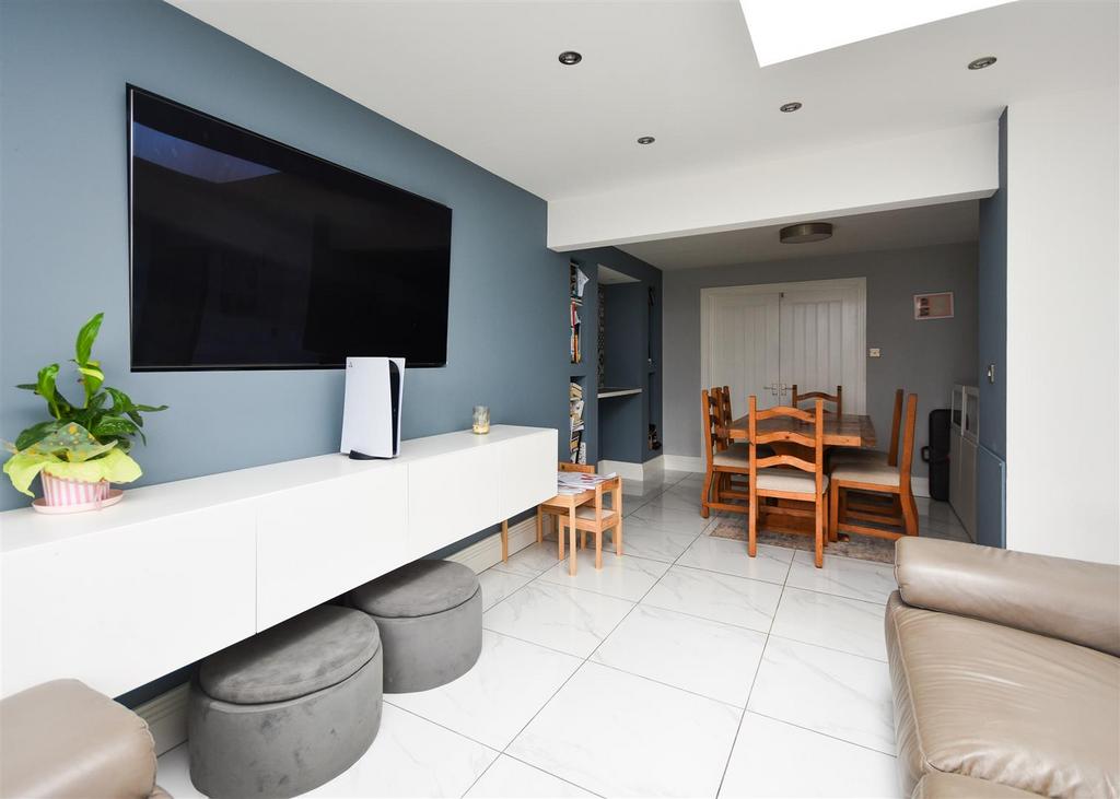 3 Greenfields Road - Living Kitchen Dining (4).jpg