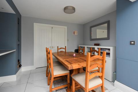 3 Greenfields Road, Wombourne, Wolverhampton, WV5 0HP