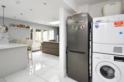3 Greenfields Road, Wombourne, Wolverhampton, WV5 0HP
