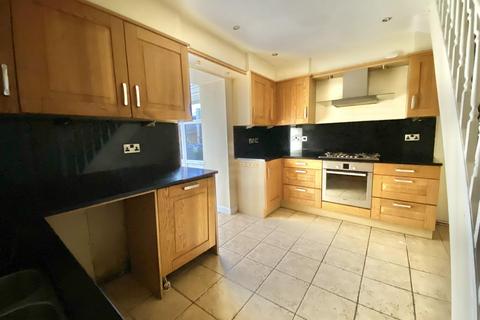 2 bedroom terraced house for sale, Queen Street, Glossop