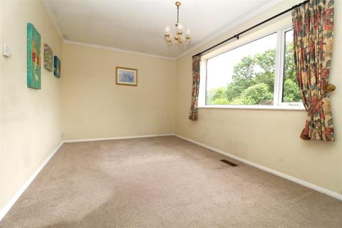 8 Boughton Avenue, Broadstairs, CT10 1SN
