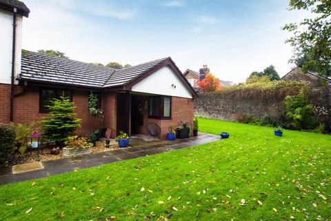 35 Bowling Green Close, Darwen, BB3 2QZ