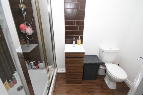 3b Hazel Mount, Shipley, BD18 2LH