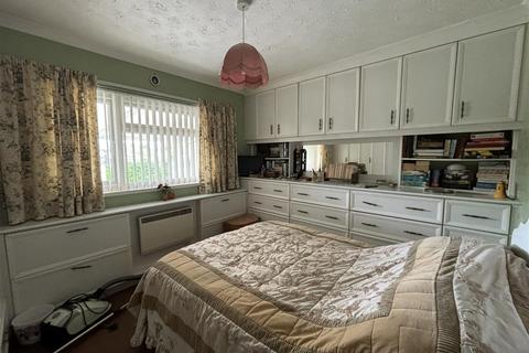 3 bedroom bungalow for sale, Sadlers Mead, Chippenham SN15