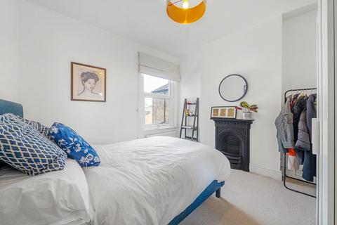 35 Brading Road, London, SW2 2AP