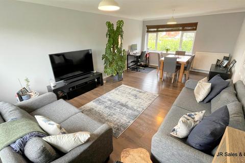 2 bedroom flat for sale, Lambs Close, Cuffley