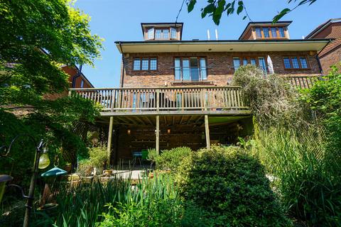 38 Beachy Head View, St Leonards-on-sea, TN38 8EW