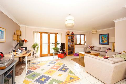 38 Beachy Head View, St Leonards-on-sea, TN38 8EW