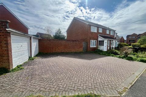 3 bedroom end of terrace house for sale, Wallace Drive, Eaton Bray