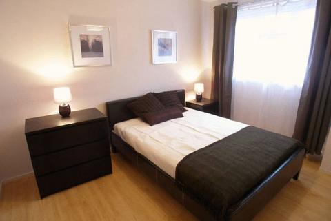 2 bedroom apartment to rent, Broomfield Crescent, Leeds