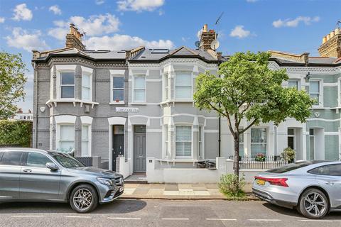 5 bedroom terraced house to rent, Campana Road, London