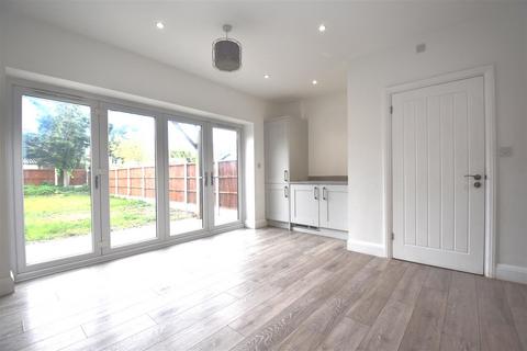 30 Dalys Road, Rochford, SS4 1RA