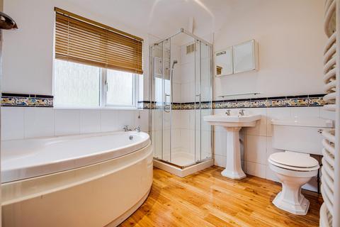 3 bedroom detached house for sale, Queens Road, Knighton