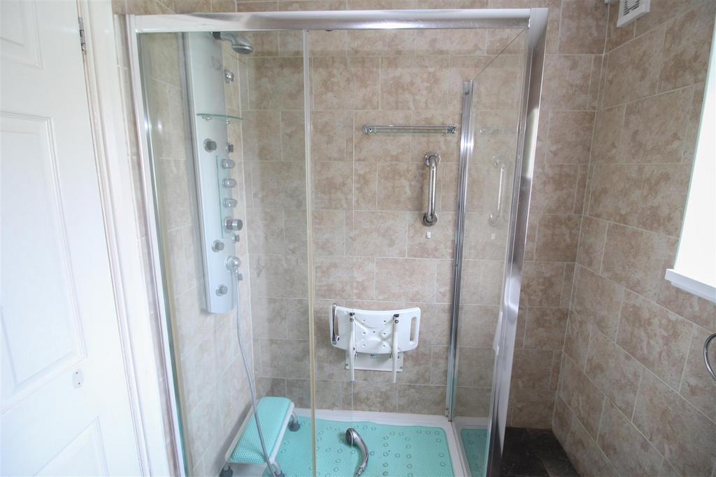 Shower rm b.jpg