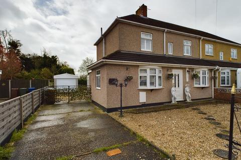 3 bedroom semi-detached house for sale - Clarence Road, Corringham, SS17