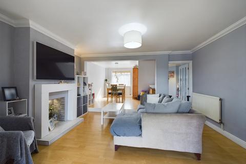 17 Thames Crescent, Corringham, Stanford-le-hope, SS17 9DT