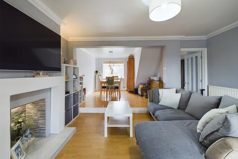 17 Thames Crescent, Corringham, Stanford-le-hope, SS17 9DT
