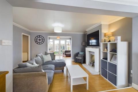 17 Thames Crescent, Corringham, Stanford-le-hope, SS17 9DT