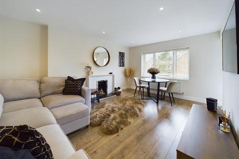 2 bedroom flat for sale, Betley Court, Walton-On-Thames