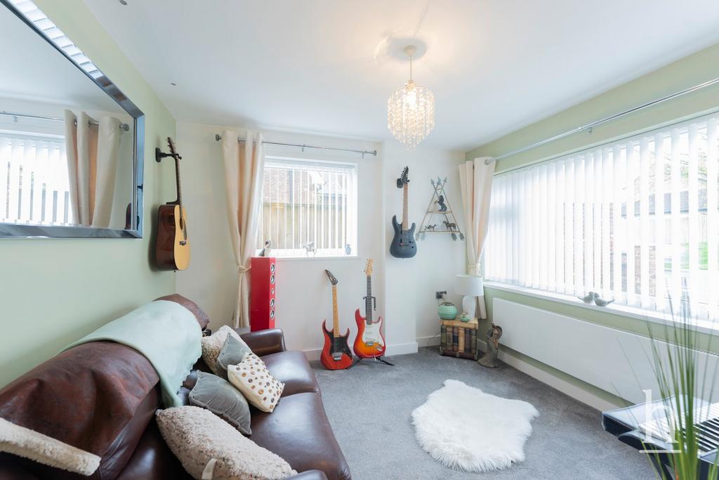Brackenwood Road, Higher Bebington CH63 4 bed detached house for sale £390,000