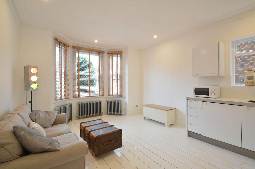 Springfield Meadows, WEYBRIDGE, KT13 1 bed flat £1,495 pcm (£345 pw)