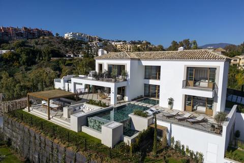 5 bedroom villa, La Quinta, Malaga, Spain
