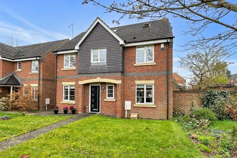 5 bedroom detached house for sale, The Meadows, Northampton NN4