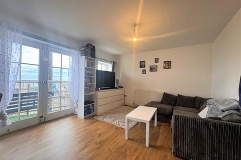 2 bedroom flat to rent, Harbour Parade Ramsgate CT11