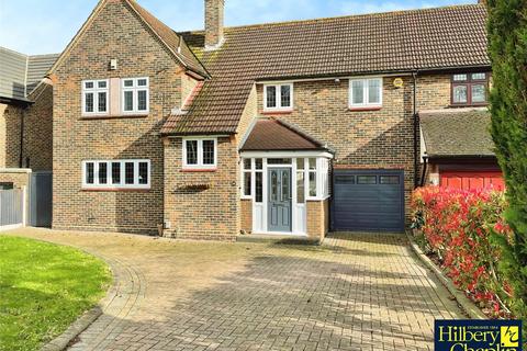 38 Wincanton Road, Romford, RM3 9DH
