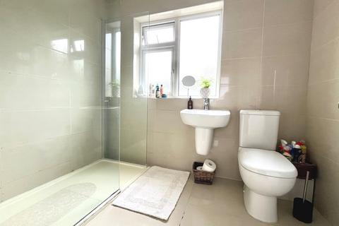 25 Fircroft Road, Chessington, KT9 1RN