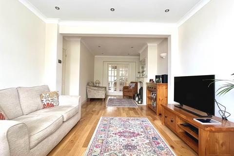 25 Fircroft Road, Chessington, KT9 1RN