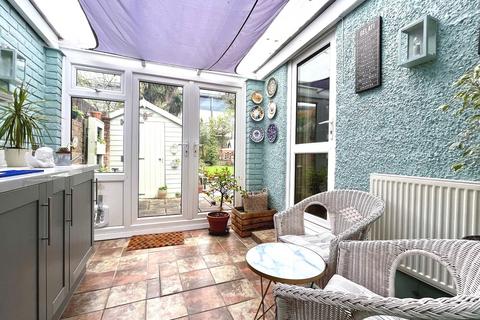 25 Fircroft Road, Chessington, KT9 1RN