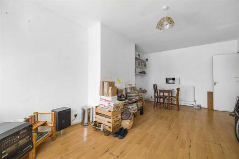 1 bedroom flat for sale, Gibbon Road, London SE15