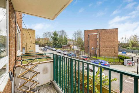 1 bedroom flat for sale, Gibbon Road, London SE15