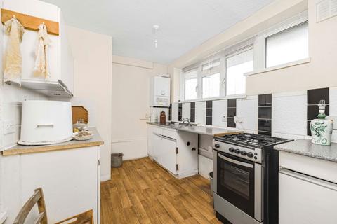 1 bedroom flat for sale, Gibbon Road, London SE15