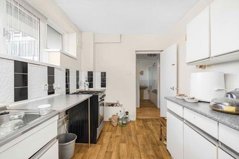 1 bedroom flat for sale, Gibbon Road, London SE15